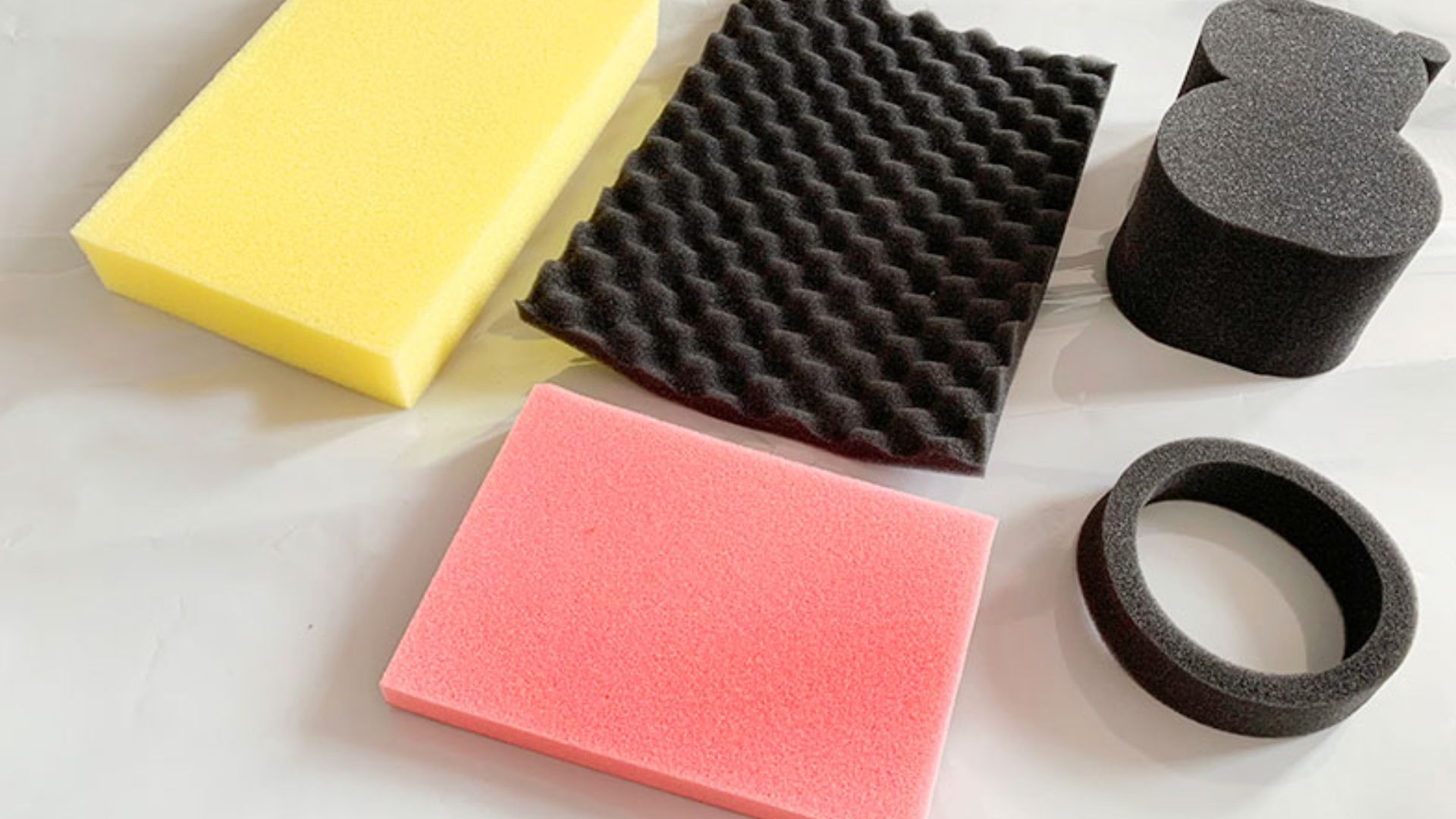 Đặc Điểm Nổi Bật Của Mút Xốp PE Foam Định Hình